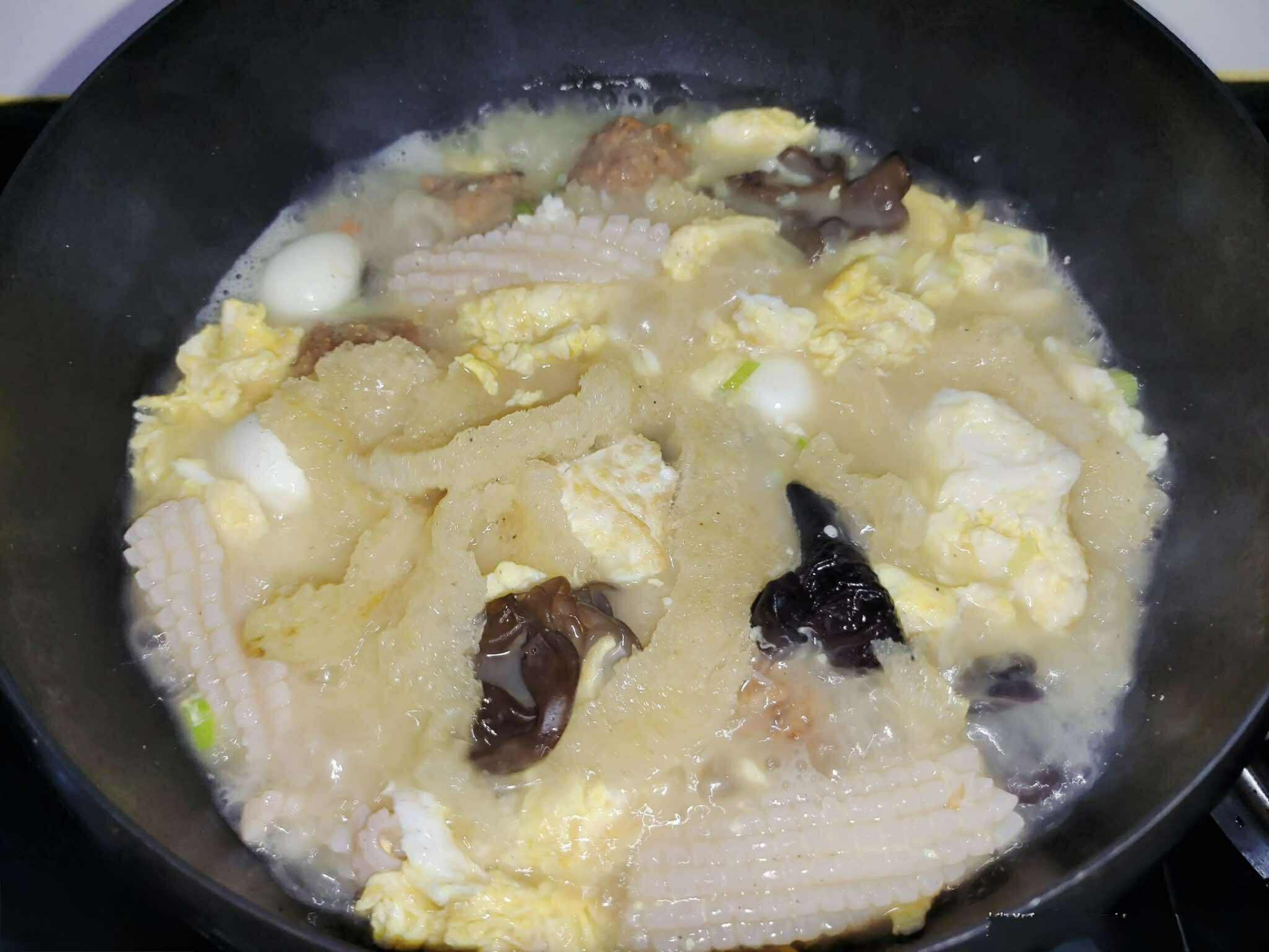 Tôi cực kỳ thích món canh này: Vừa ngon miệng lại dễ nấu, nước dùng tuyệt vị đến mức khiến bạn húp sạch đáy nồi