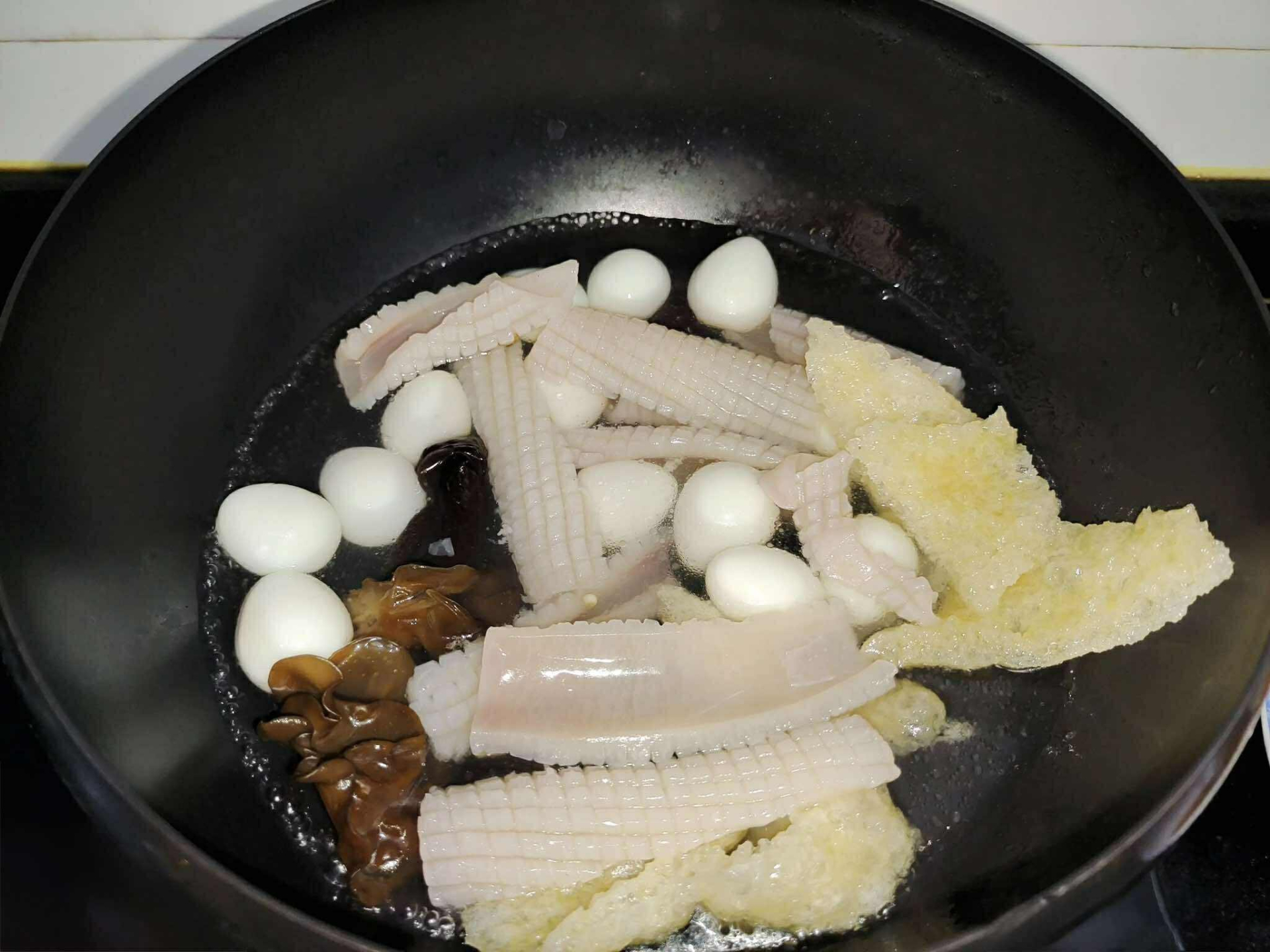 Tôi cực kỳ thích món canh này: Vừa ngon miệng lại dễ nấu, nước dùng tuyệt vị đến mức khiến bạn húp sạch đáy nồi