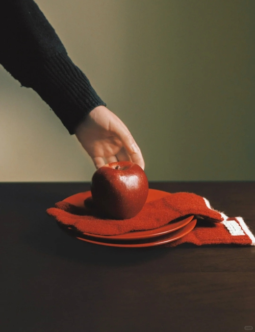 Ngày đầu tiên của mỗi tháng âm lịch, tôi đều ăn 1 quả táo đỏ và đây là lý do