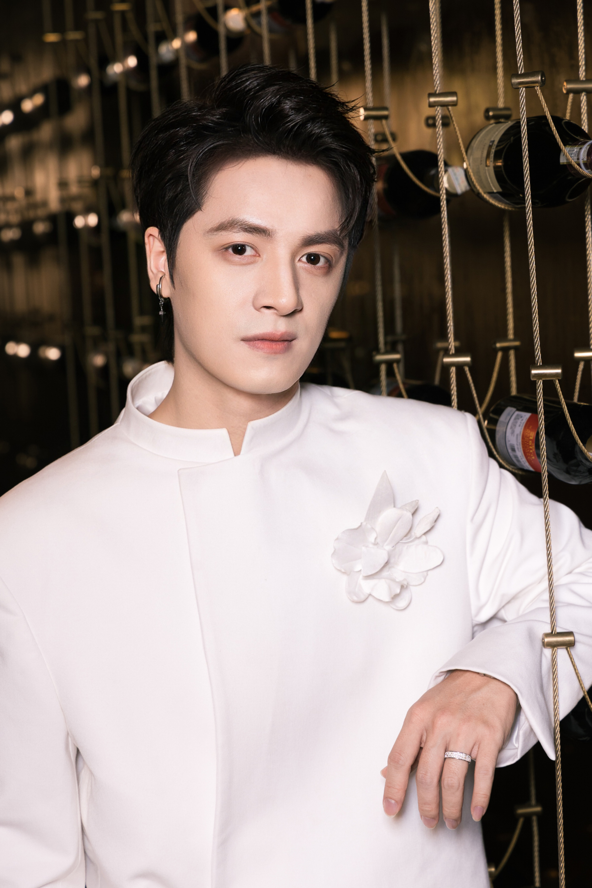 Kỷ niệm cưới “độc lạ”: Vợ chồng Đăng Khôi tái hiện kiểu tóc sư tử và lookbook 20 năm trước