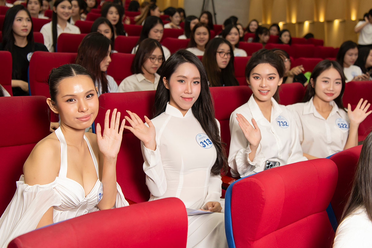 Hoa hậu Quế Anh xuất hiện tại vòng sơ khảo, trực tiếp chọn thí sinh vào bán kết HH Sinh viên Hòa bình Việt Nam 2025