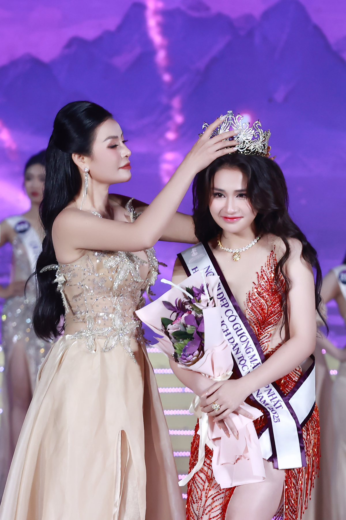 Cận cảnh nhan sắc người đẹp vừa đăng quang Hoa hậu Du lịch Dân tộc Việt Nam 2025 