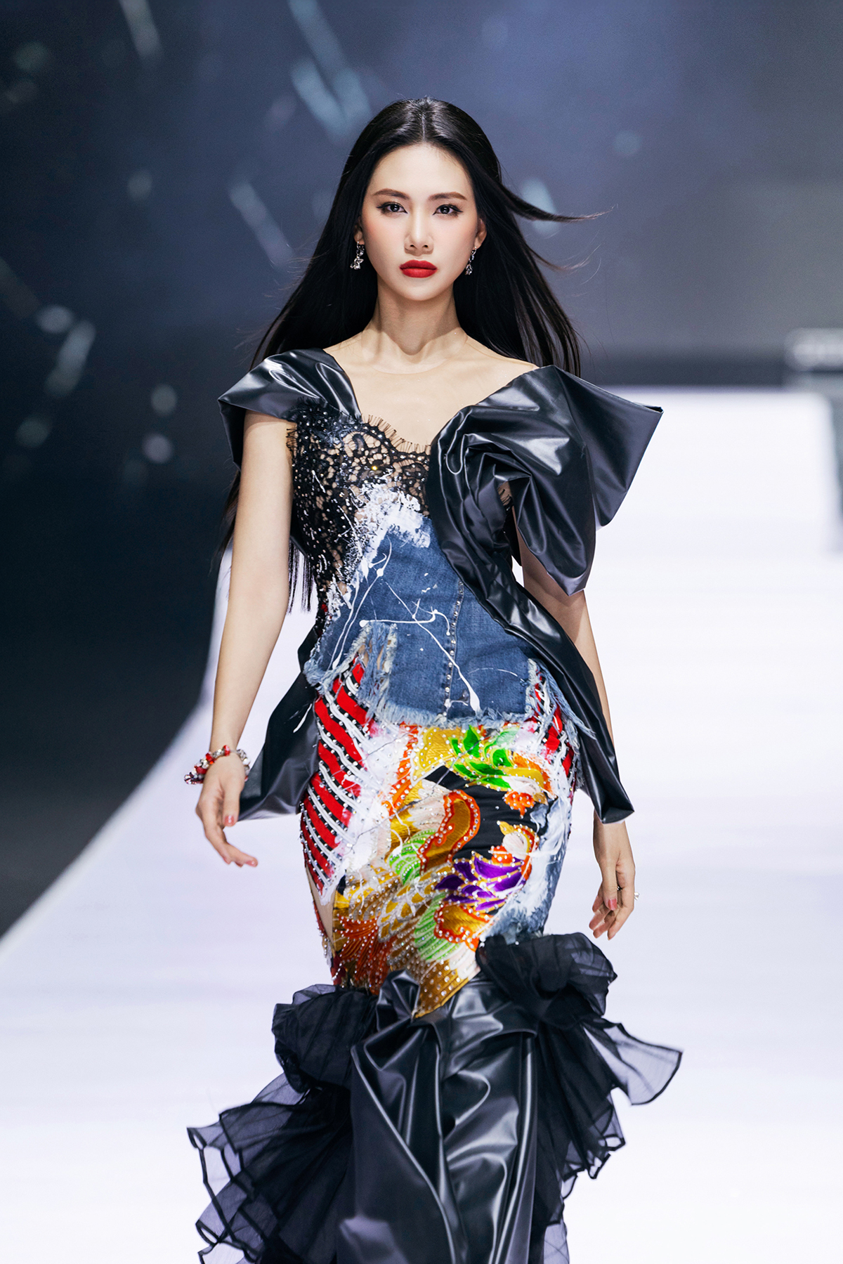 Hoa hậu Bùi Quỳnh Hoa