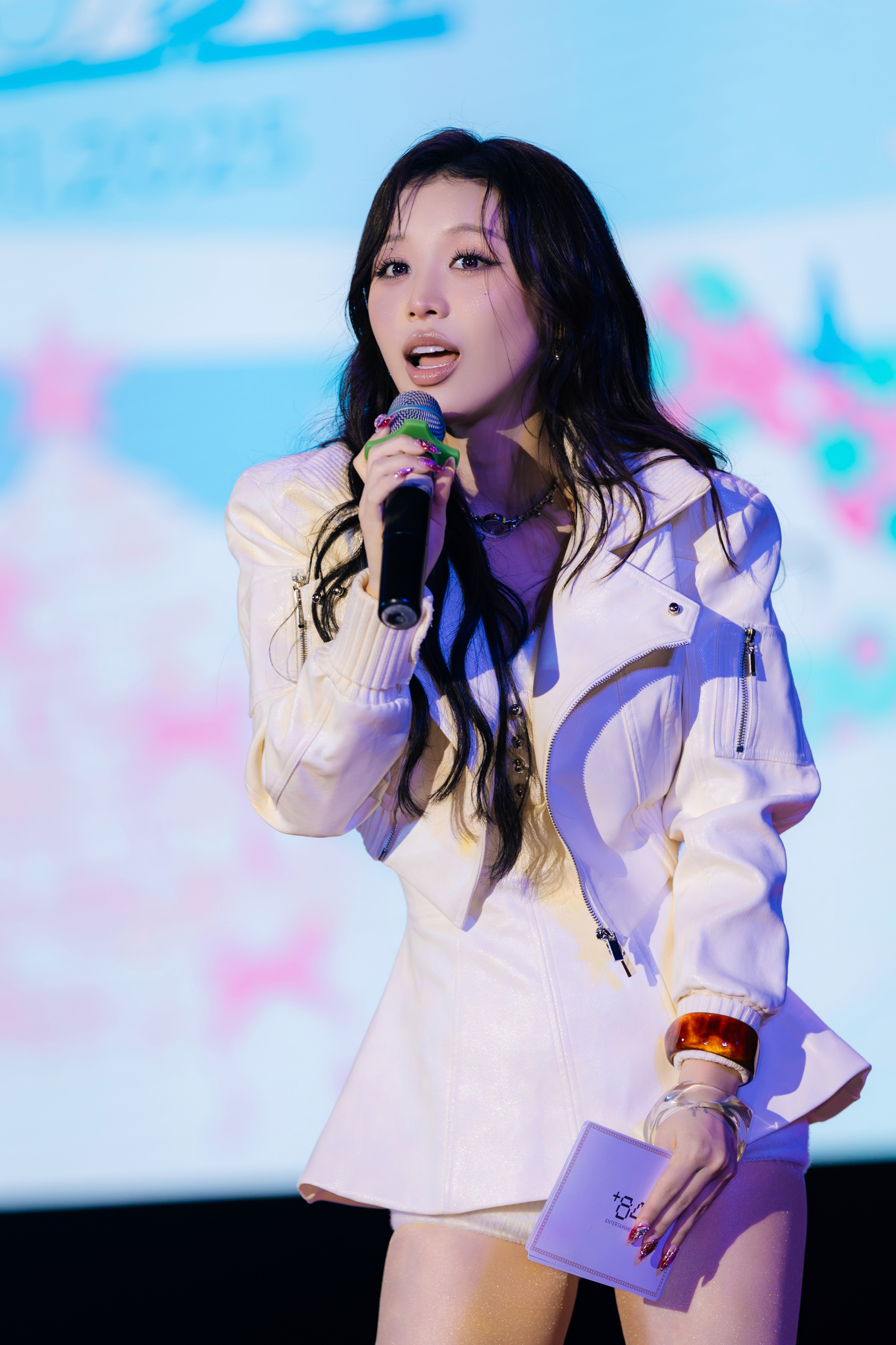 Han Sara khiến fan xúc động với món quà sinh nhật tự tay chuẩn bị