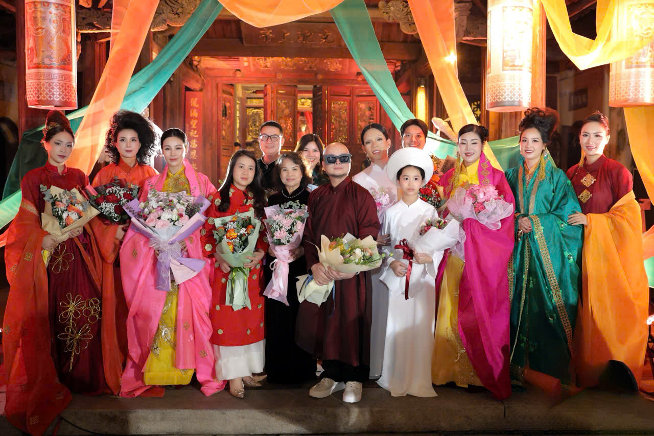 Hoa hậu Băng Giang xuất hiện đầy cảm xúc trong hành trình tôn vinh di sản áo dài tại phố cổ Hà Nội