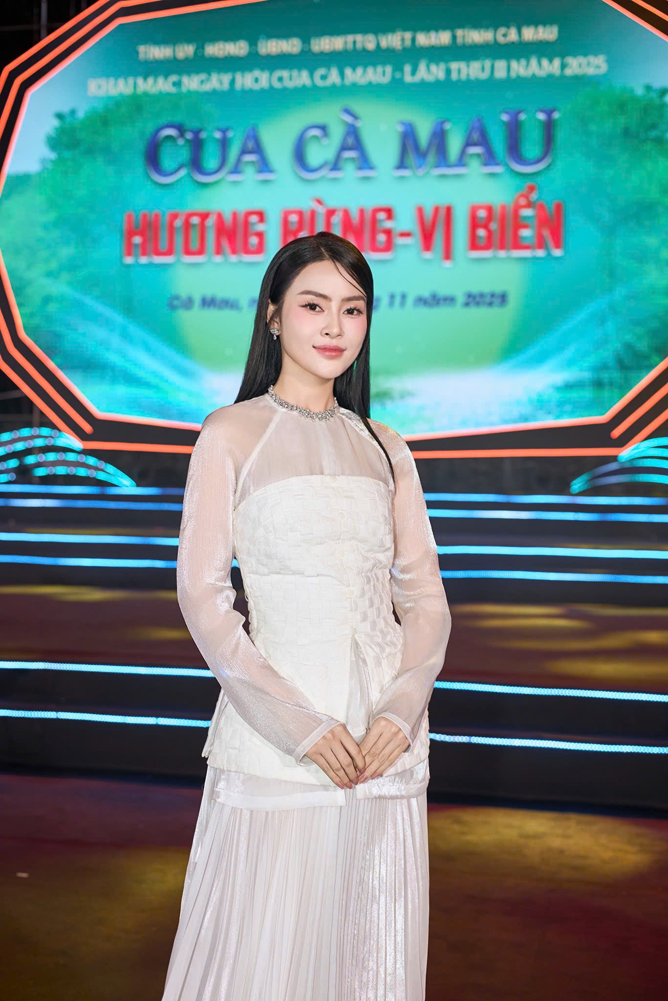 Hoa hậu Kim Thảo diện bà ba trắng nền nã, gây sốt với vai trò Đại sứ hình ảnh Du lịch 