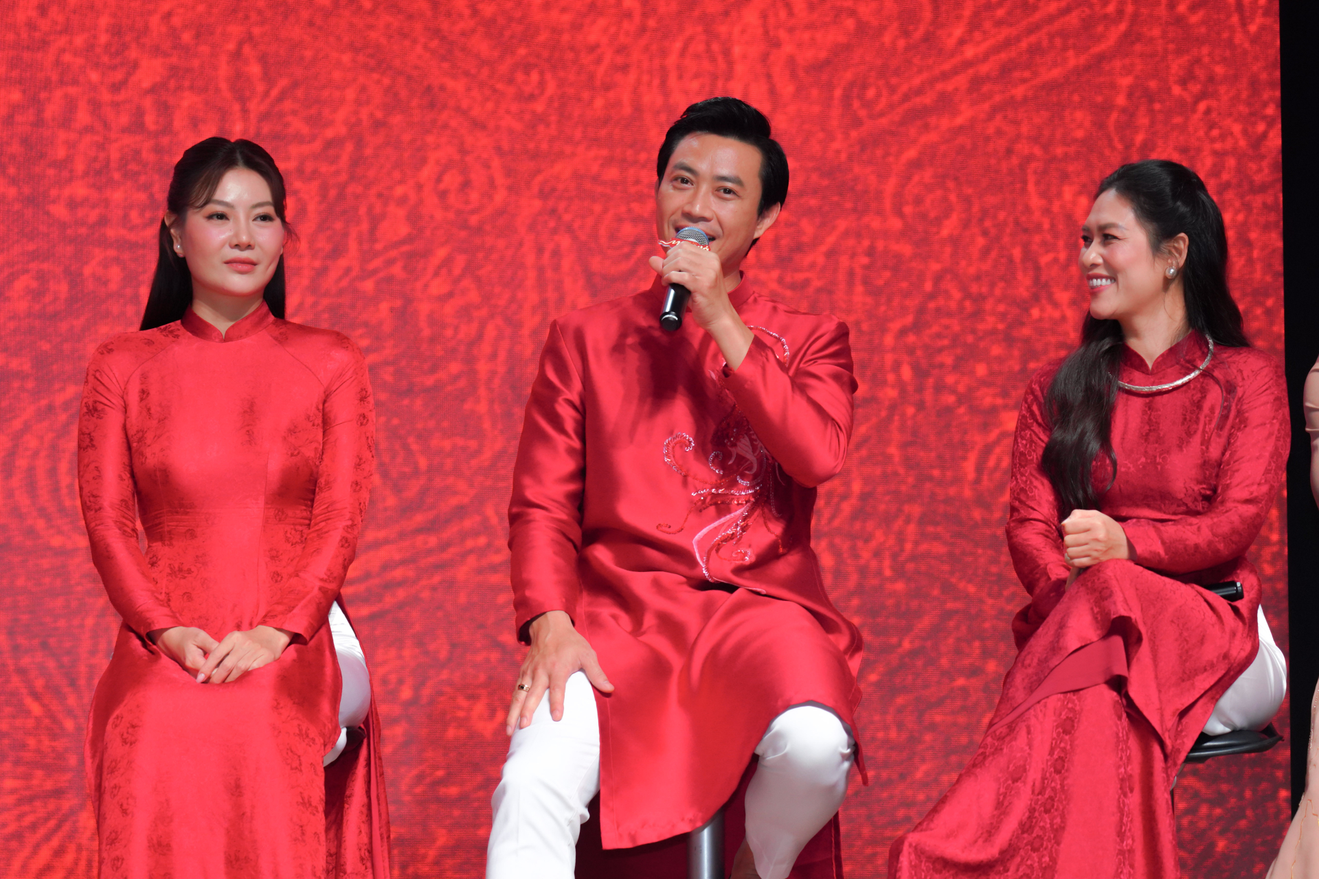 Xuân Hinh làm “đám cưới” ở tuổi U60?