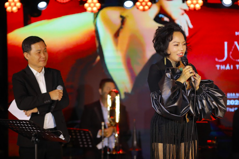 Thái Thùy Linh thú nhận không còn sống bằng nghề hát