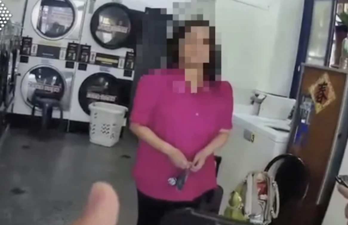   Khi được đưa về đồn để xác minh, bà trả lời rời rạc, không thể nói rõ nơi ở hay thân nhân. Kiểm tra dữ liệu, cảnh sát phát hiện bà từng được báo là mất tích hai năm trước.  