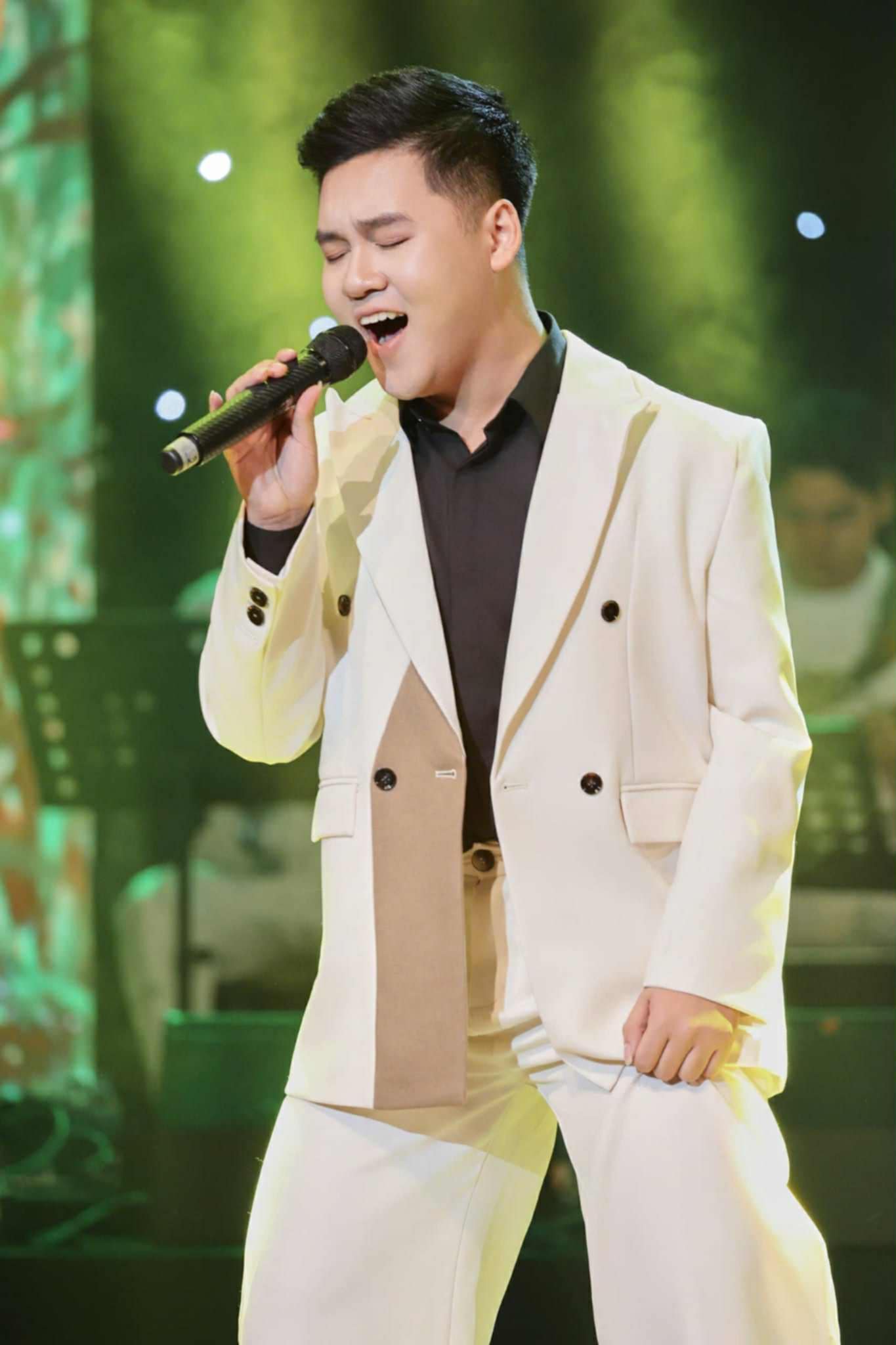 Từ cậu bé vùng núi mê sân khấu hội chợ đến Á quân 2 Tiếng hát Việt Toàn Cầu