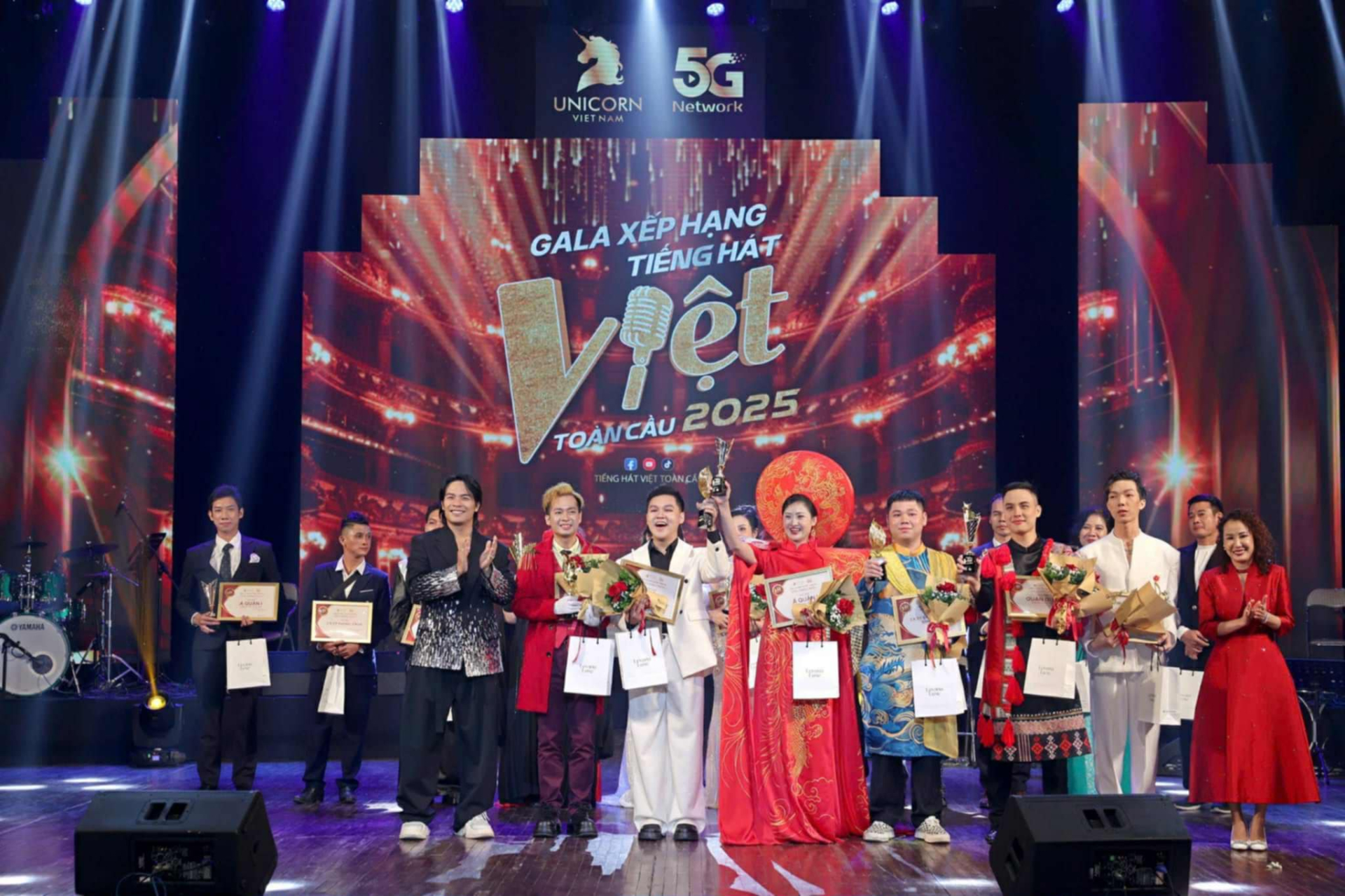 Từ cậu bé vùng núi mê sân khấu hội chợ đến Á quân 2 Tiếng hát Việt Toàn Cầu