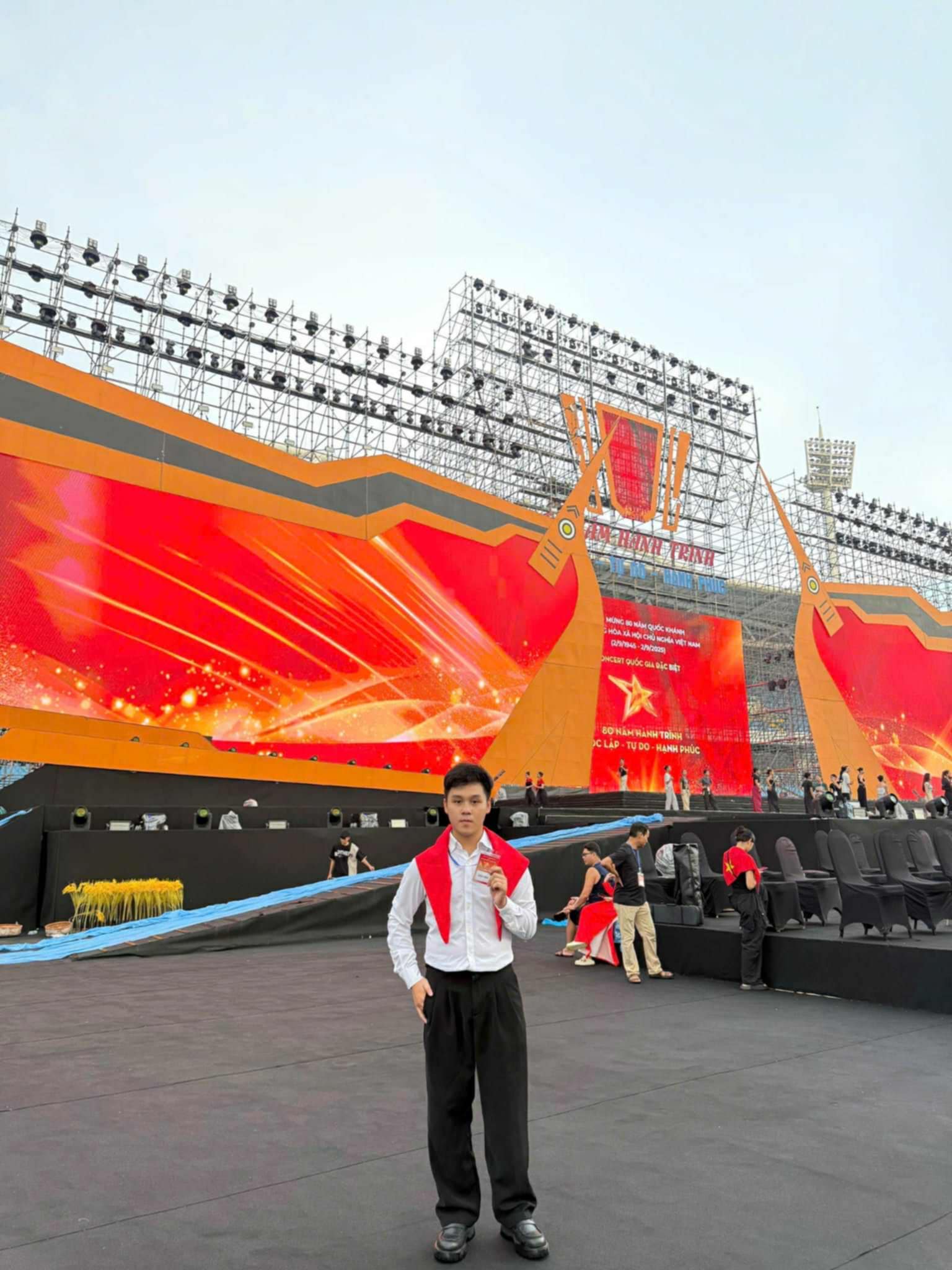 Từ cậu bé vùng núi mê sân khấu hội chợ đến Á quân 2 Tiếng hát Việt Toàn Cầu