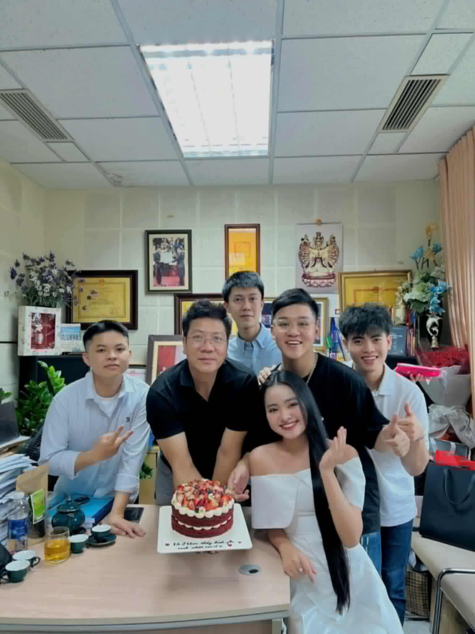 Từ cậu bé vùng núi mê sân khấu hội chợ đến Á quân 2 Tiếng hát Việt Toàn Cầu