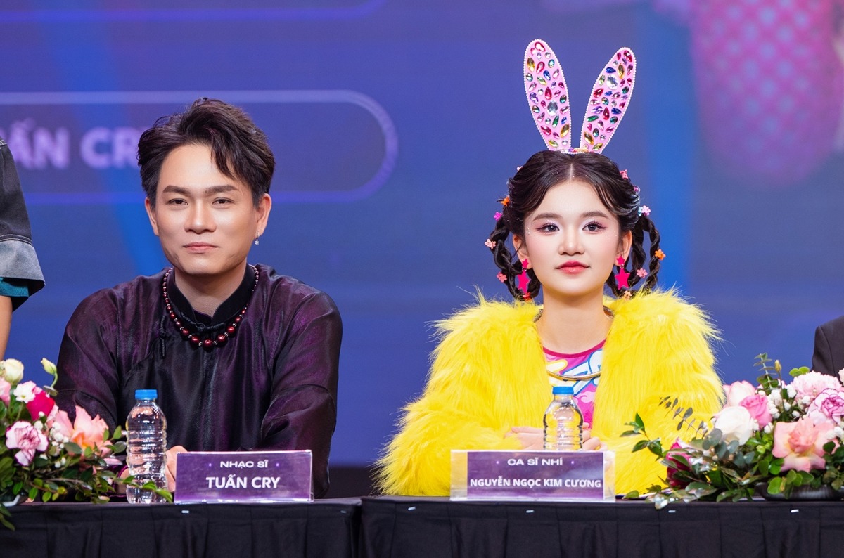 Tuấn Cry “tái sinh” trò chơi tuổi thơ bằng âm nhạc dân gian hiện đại trong sản phẩm đầu tay của ca sĩ Kim Cương