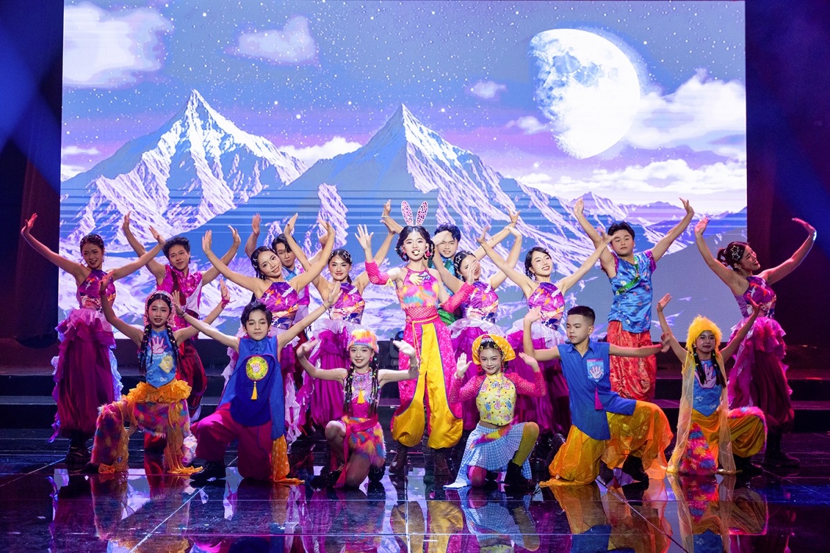 Tuấn Cry “tái sinh” trò chơi tuổi thơ bằng âm nhạc dân gian hiện đại trong sản phẩm đầu tay của ca sĩ Kim Cương