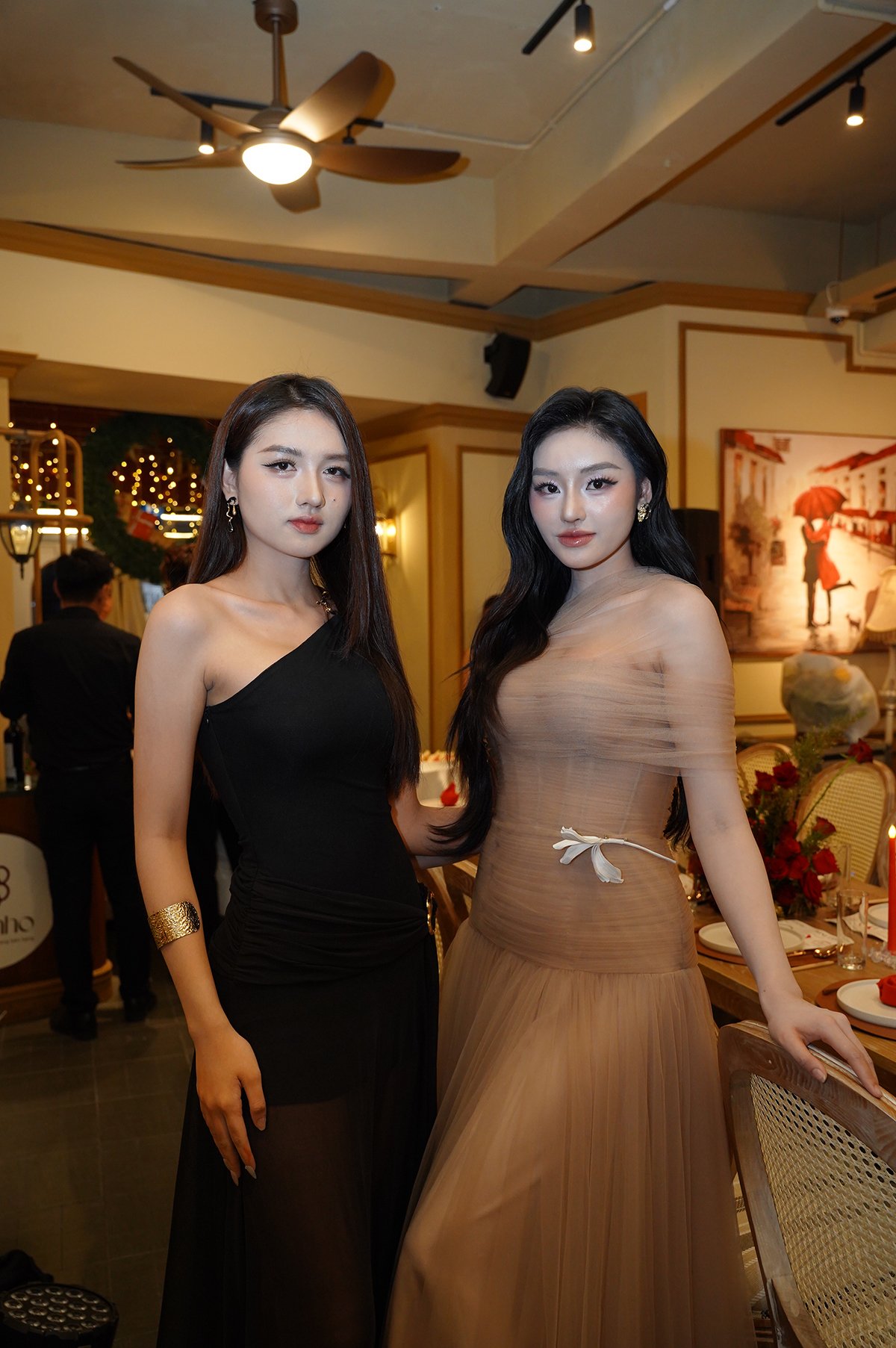 Yến Nhi và Thu Ngân