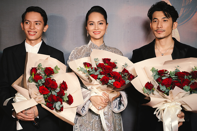 Lần hiếm hoi Đỗ Hải Yến đưa 3 con đi thảm đỏ