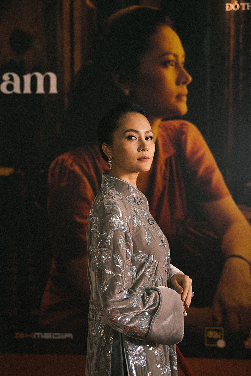 Lần hiếm hoi Đỗ Hải Yến đưa 3 con đi thảm đỏ