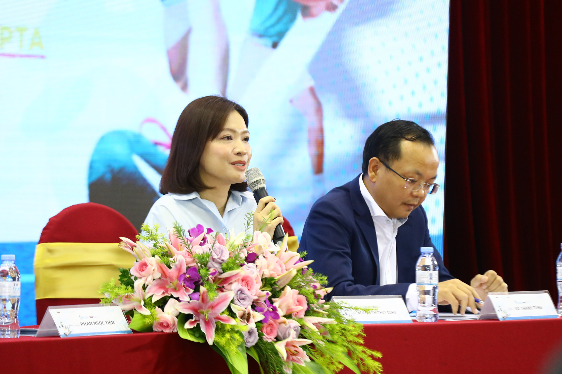 ThS Dược sĩ Nguyễn Thị Thuỳ Dung - Giám đốc Marketing Công ty Cổ phần Dược phẩm Hoa Linh, đại diện Nhà đồng hành chính Dạ Hương