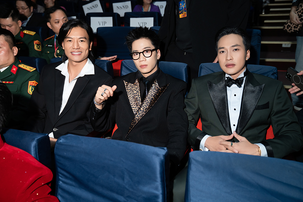 Nam diễn viên có hai phim cùng lúc đoạt giải Vàng và Bạc tại LHP Việt Nam lần thứ 24