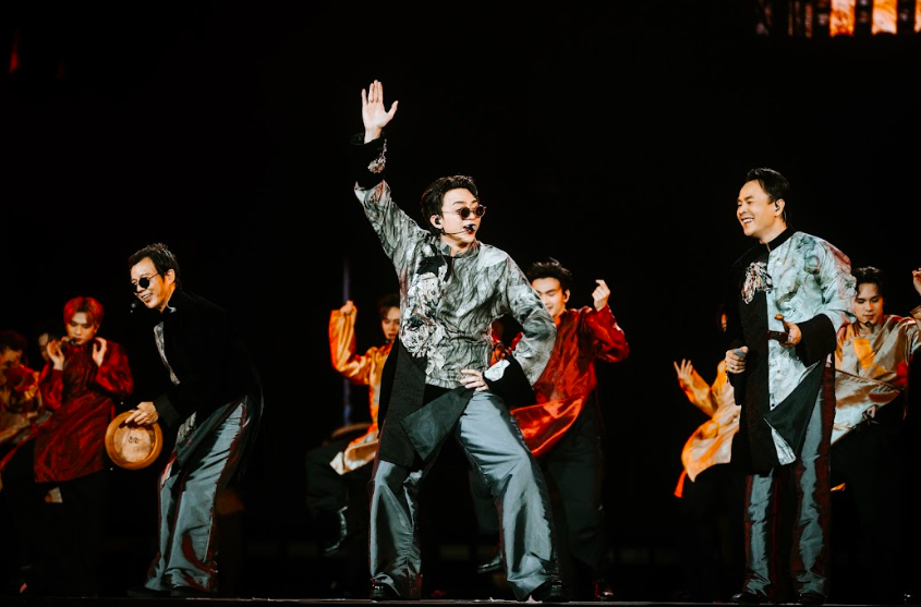 SOOBIN có đêm diễn lớn nhất sự nghiệp, cùng khán giả quyên góp 1,25 tỷ đồng cho bà con vùng bão lũ