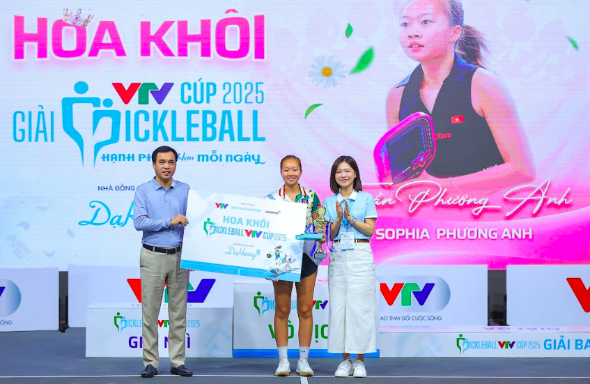 Người đẹp 17 tuổi Sophia Phương Anh trở thành Hoa khôi Pickleball VTV Cúp 2025