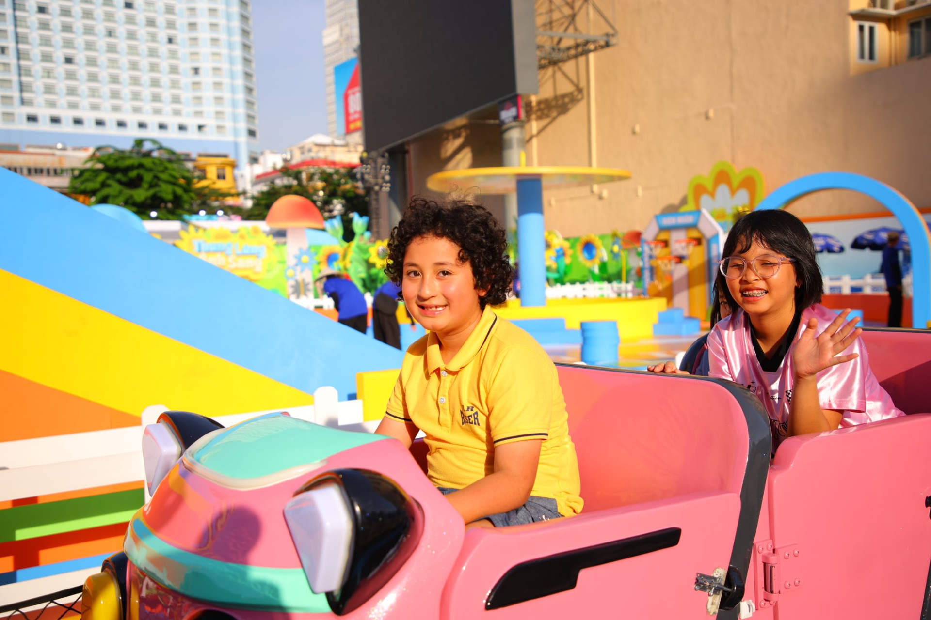 Những ông bố bà mẹ 4.0 nói gì về Sundate Festival?