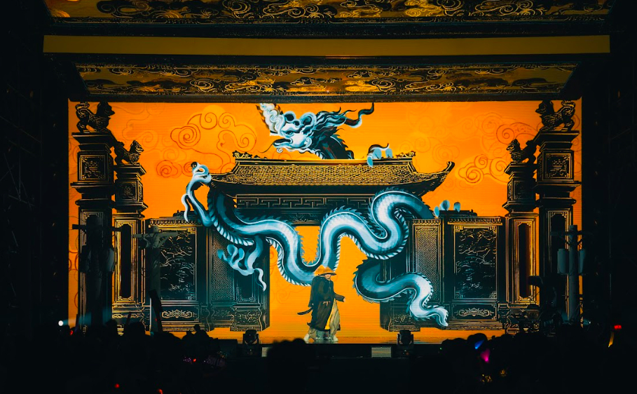 Nón lá, áo dài và hình ảnh rồng thời Lý xuất hiện tại sân khấu Tân binh toàn năng