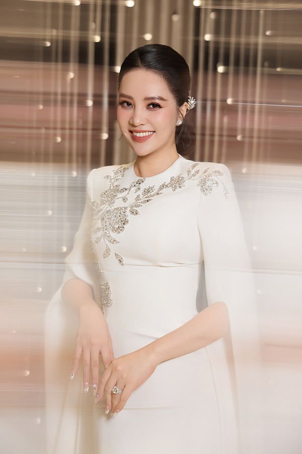 Á hậu Thuỵ Vân tiết lộ lý do giấu kín hình ảnh con suốt nhiều năm