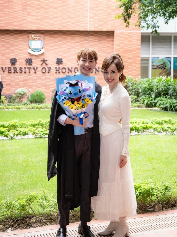 Niềm an ủi duy nhất của La Lâm là cả 3 con đều ngoan ngoãn, học giỏi. 