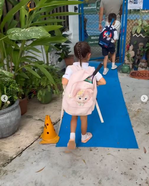 Hai chiếc balo mà Lisa và Leon đeo được nhiều người hỏi xin thông tin