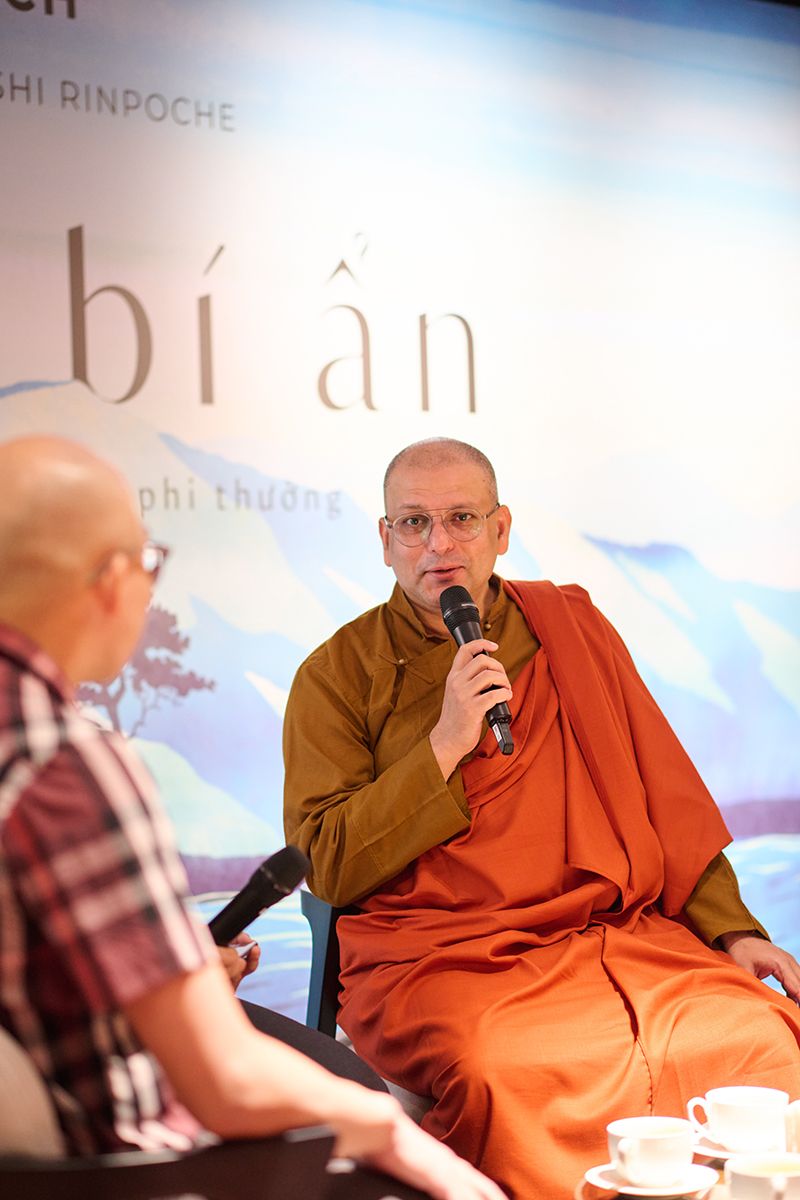 Ra mắt hồi ký “Về miền bí ẩn” tại Hà Nội: Hành trình phi thường của cậu bé 10 tuổi đi tìm điều chưa biết