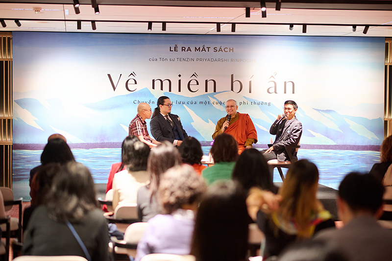 Ra mắt hồi ký “Về miền bí ẩn” tại Hà Nội: Hành trình phi thường của cậu bé 10 tuổi đi tìm điều chưa biết