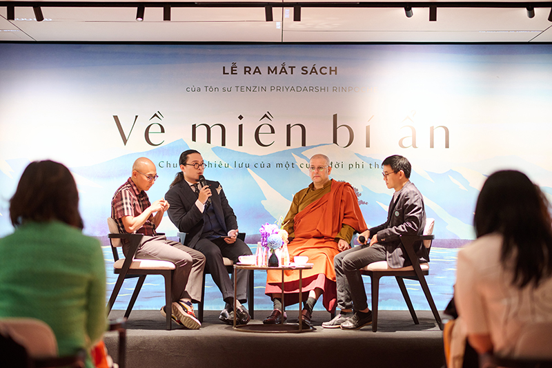 Ra mắt hồi ký “Về miền bí ẩn” tại Hà Nội: Hành trình phi thường của cậu bé 10 tuổi đi tìm điều chưa biết