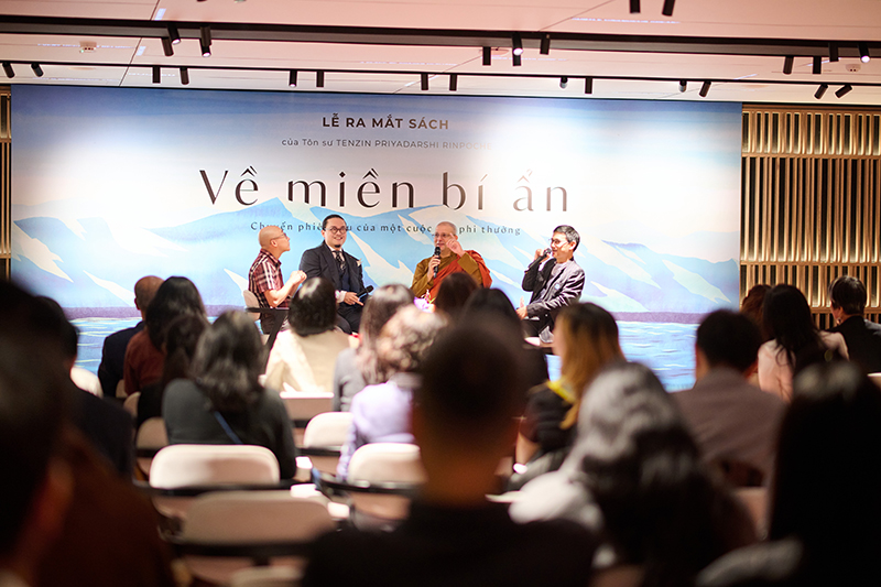 Ra mắt hồi ký “Về miền bí ẩn” tại Hà Nội: Hành trình phi thường của cậu bé 10 tuổi đi tìm điều chưa biết