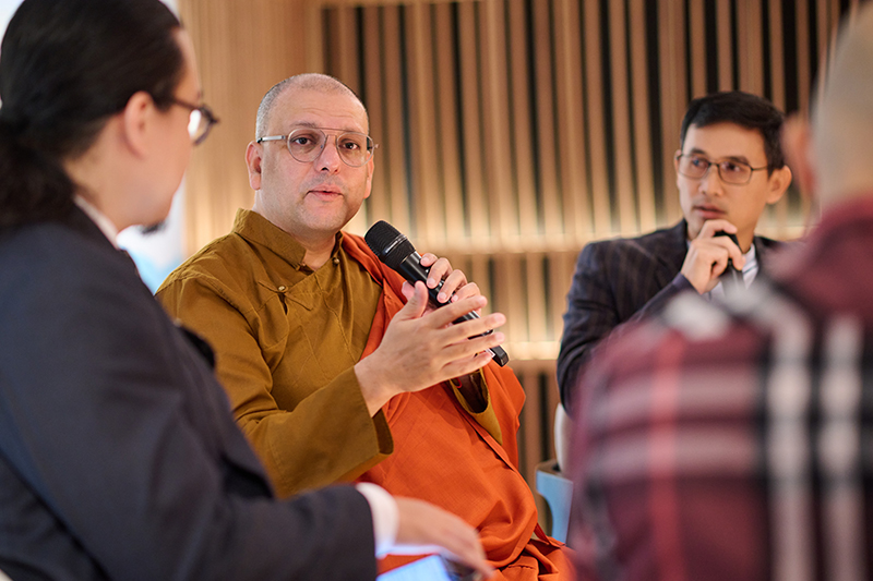 Ra mắt hồi ký “Về miền bí ẩn” tại Hà Nội: Hành trình phi thường của cậu bé 10 tuổi đi tìm điều chưa biết