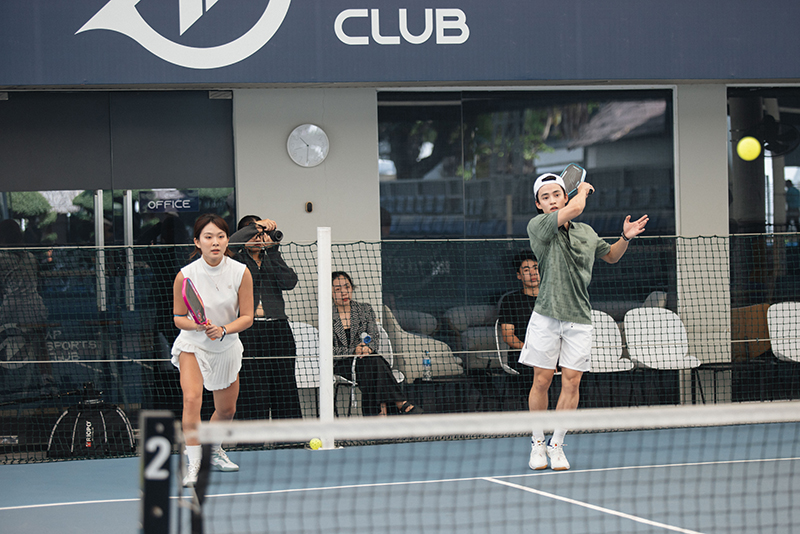  Neyun trên sân đấu