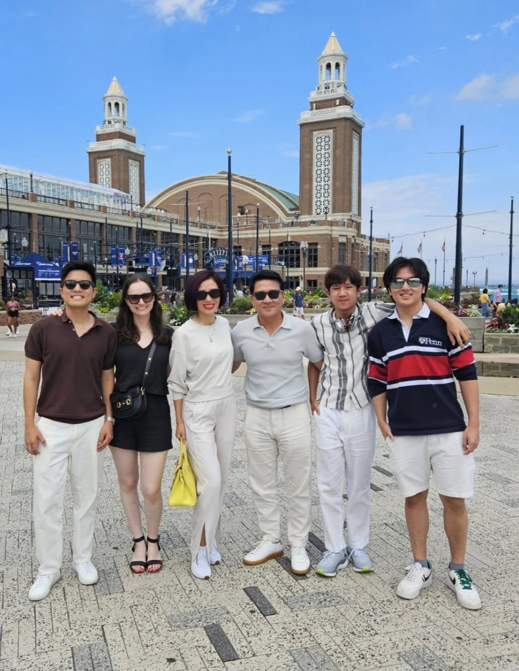 Mối quan hệ của Hoa khôi Thu Hương và con riêng của chồng