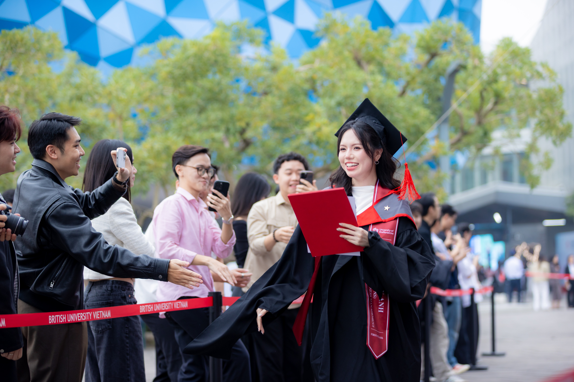 BUV vinh danh thế hệ hơn 600 tân khoa đạt ba cấp độ chuẩn chất lượng