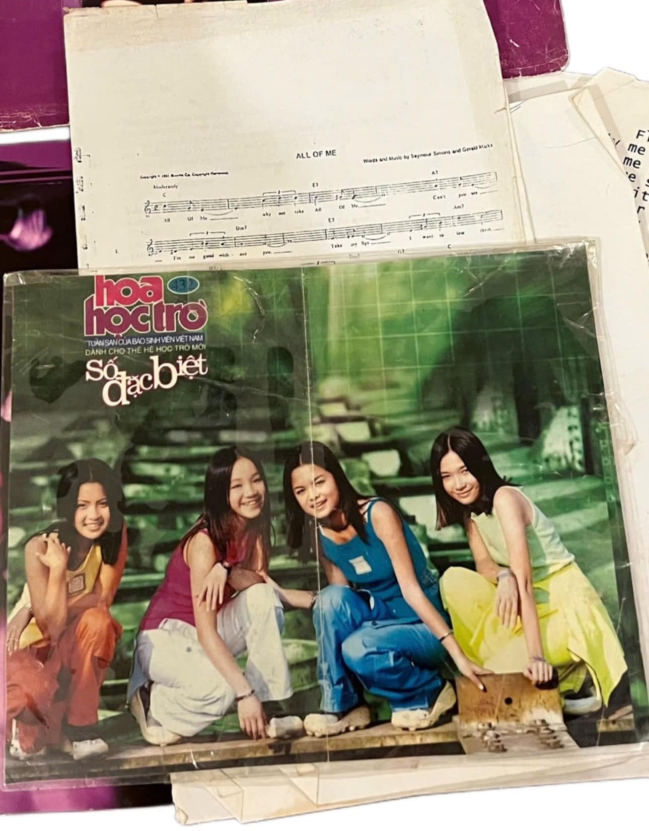 Minh Phương (áo hồng)