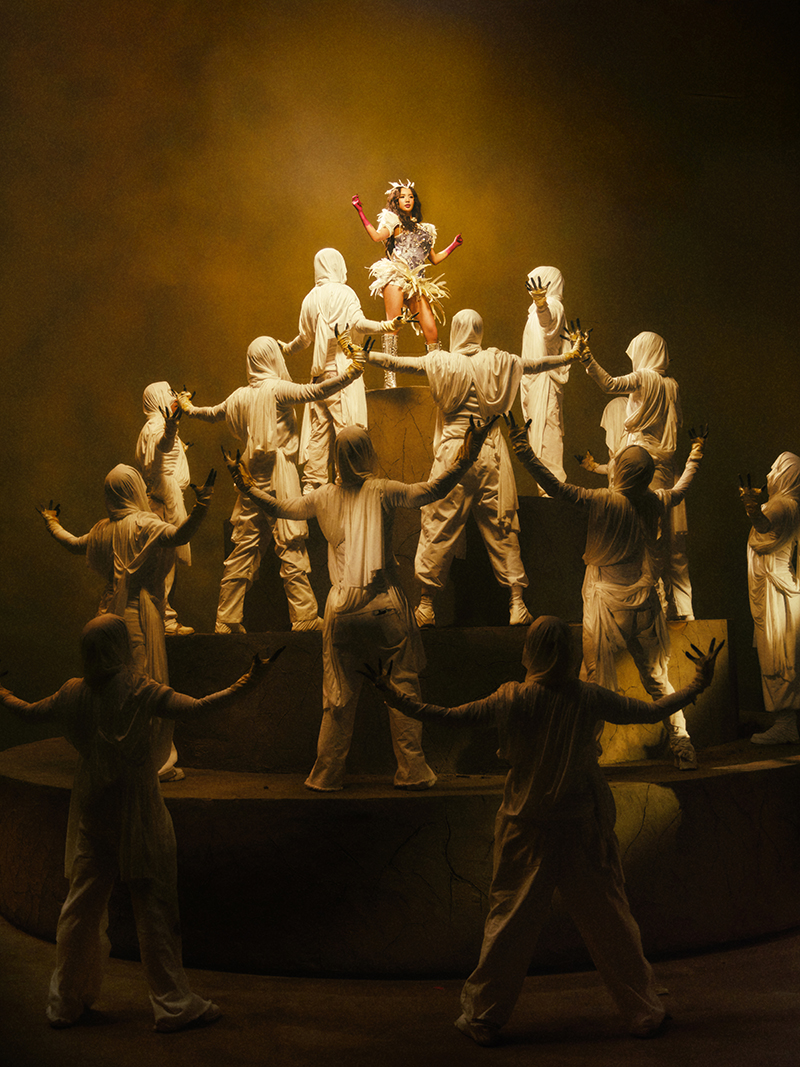 Con gái Mars Anh Tú “chơi lớn” với Latin Pop dù mới ra mắt được 6 tháng