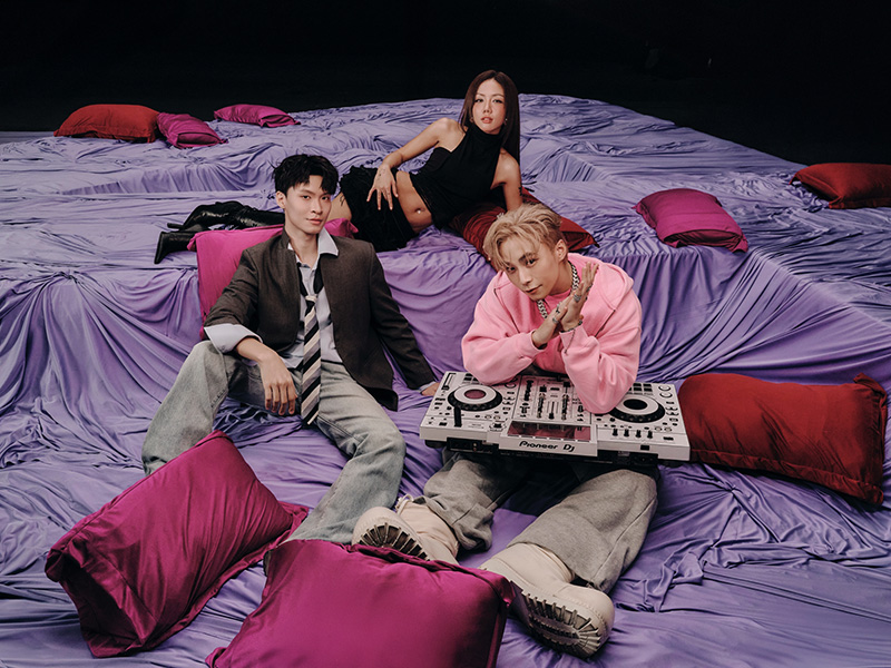 Màn chào sân ngập visual của WOKEUP cùng Phương Ly