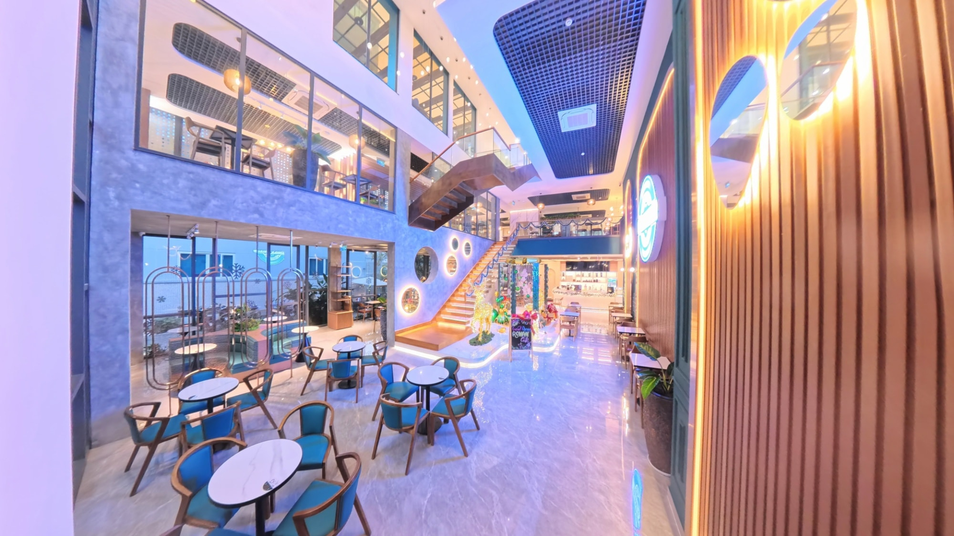 QUÁ XỊN: 1 trường ở TP.HCM mở quán cà phê như resort trong khuôn viên, sinh viên đi vài bước là có chỗ ngồi học cực chill