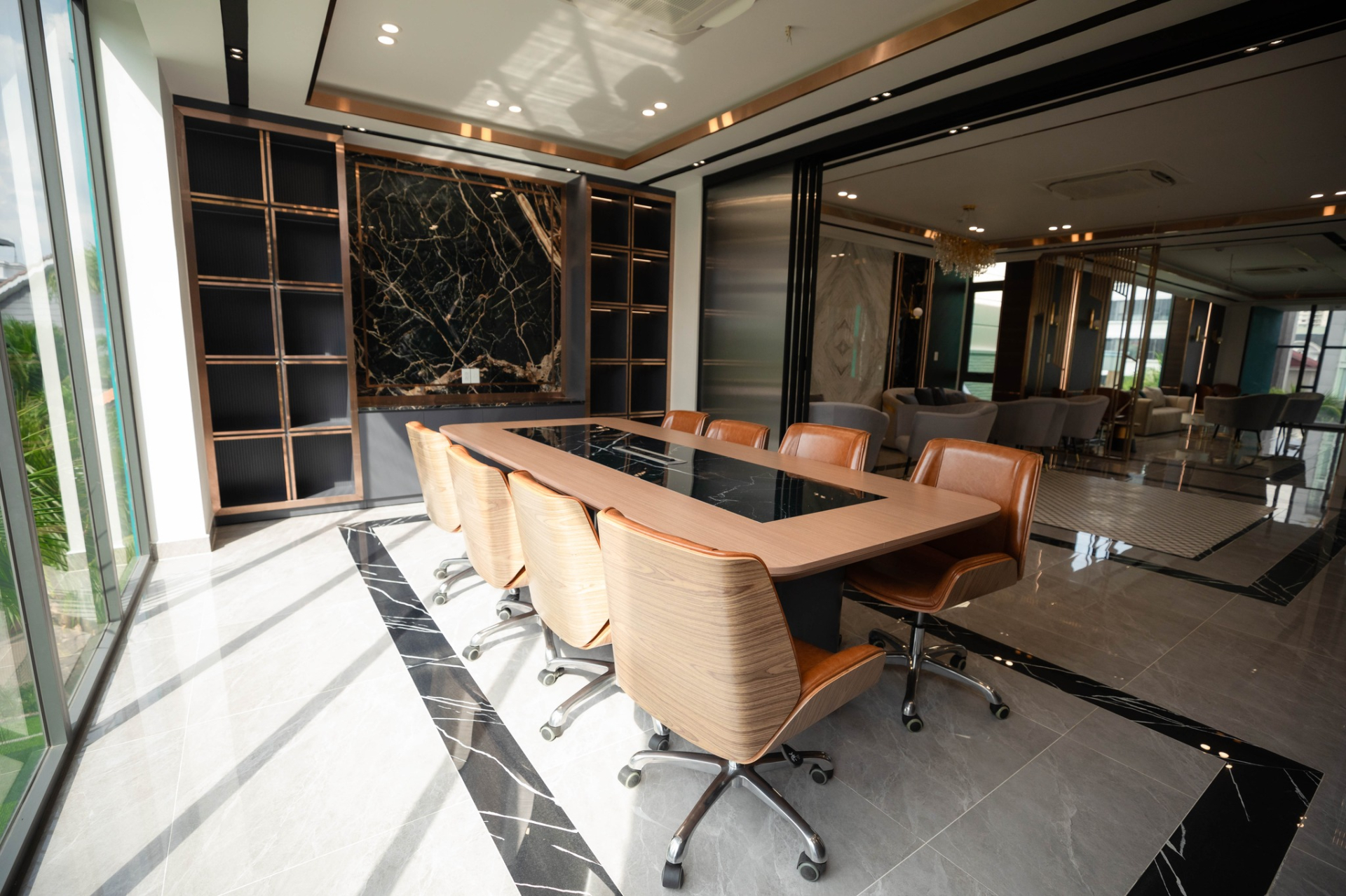 QUÁ XỊN: 1 trường ở TP.HCM mở quán cà phê như resort trong khuôn viên, sinh viên đi vài bước là có chỗ ngồi học cực chill