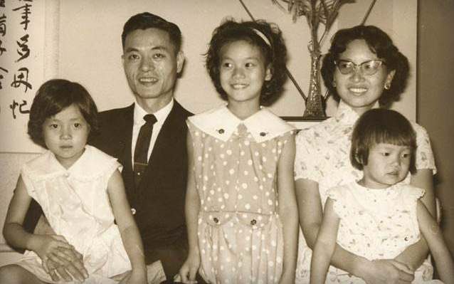 Ông Triệu Tích Thành và các con lúc nhỏ