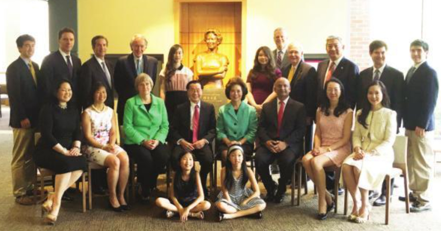 Ông Triệu cùng ảnh cùng con gái, con rể và các các cháu