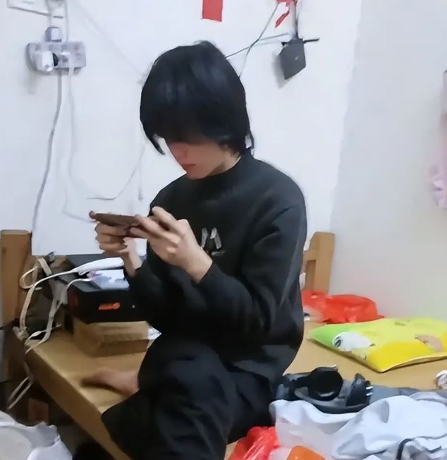 Ông bố quay clip bêu riếu con