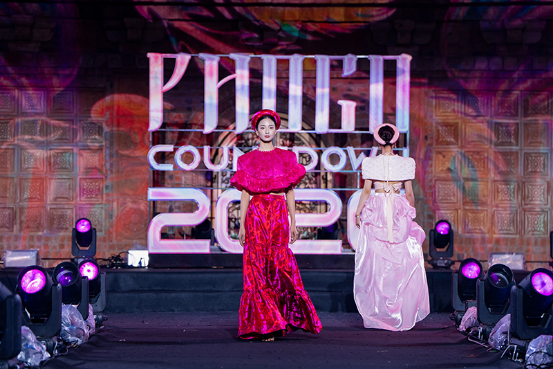 Diễn viên Tú Oanh, Minh Cúc, Đào Hoàng Yến cùng dàn người mẫu sải bước trên sàn diễn tại Ninh Bình