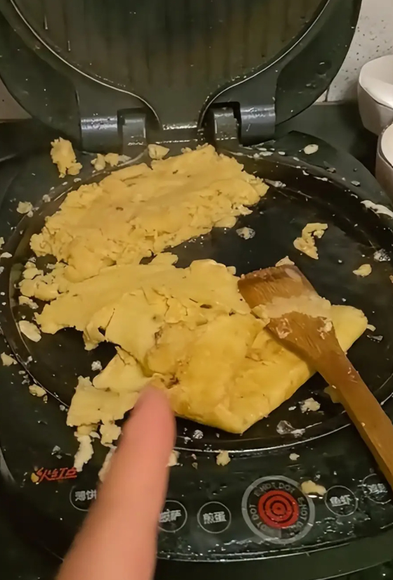 Sự đảm đang của cậu bé không được mẹ ghi nhận