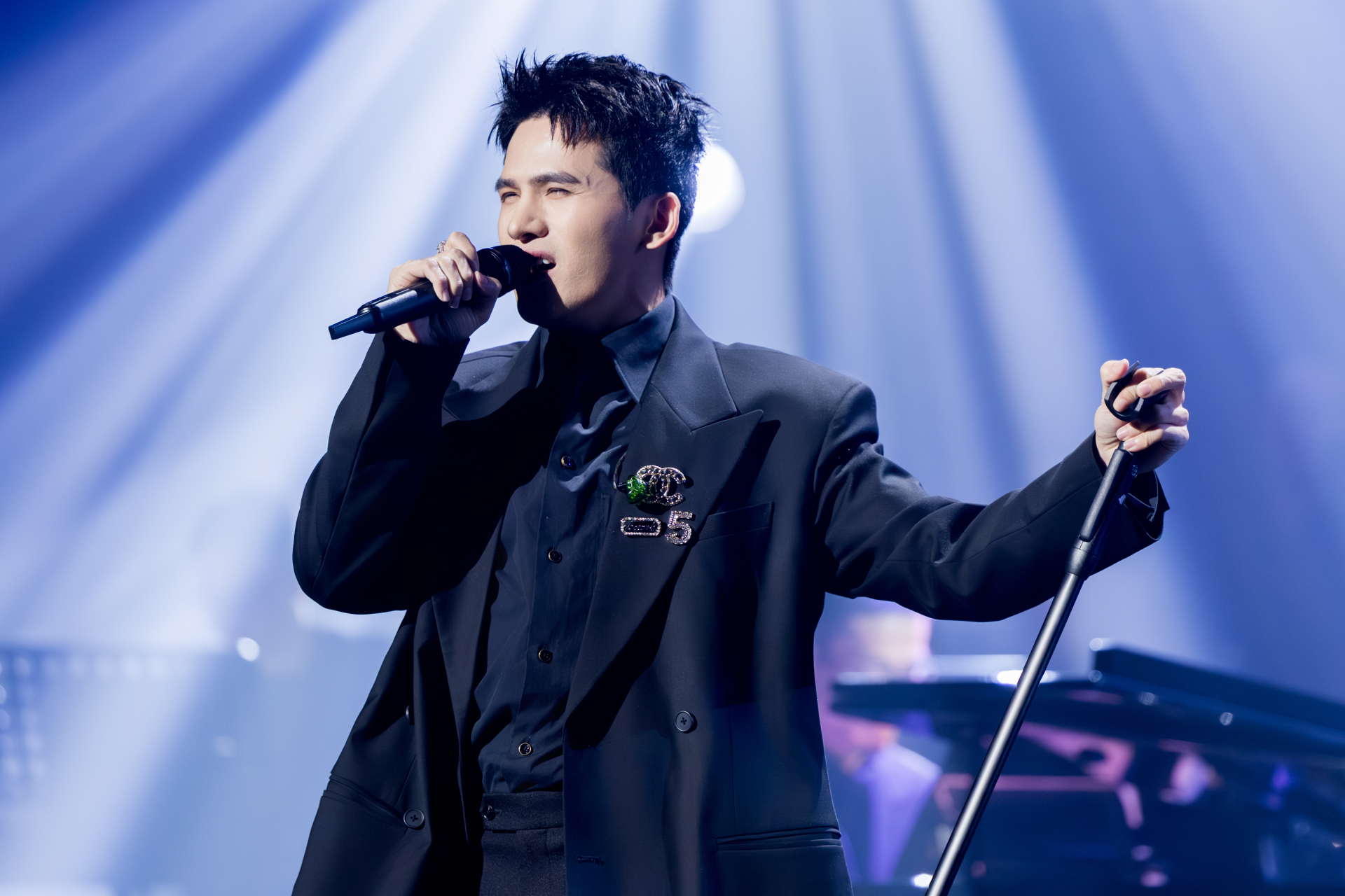 Tuấn Hưng – Bùi Lan Hương lần đầu kết hợp trên sân khấu “Giao hưởng mùa yêu”